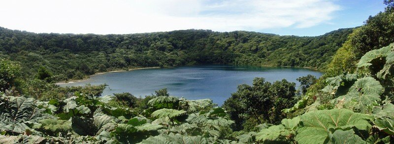 Кратерное озеро Ботос
