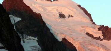 Вершина Экрен с ледника Блан