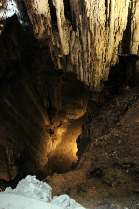 Провал на нижний этаж в пещере Эмине-Баир-Хосар