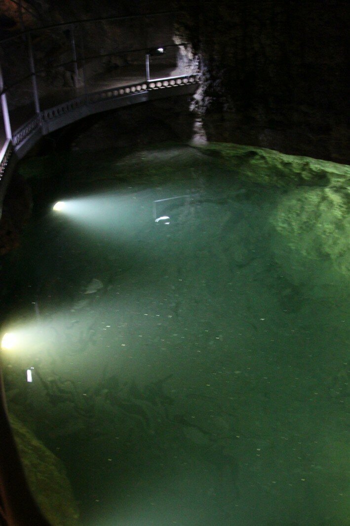 Подземное озеро в пещере Эмине-Баир-Хосар